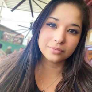 Meet your Posher, Elise